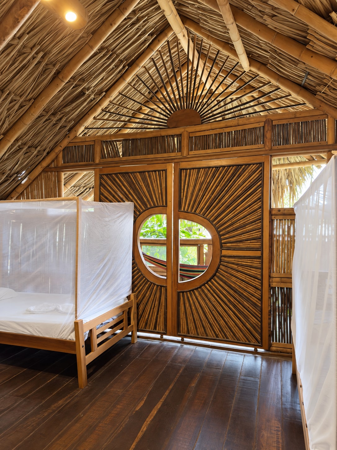 Habitación con detalles de guadua